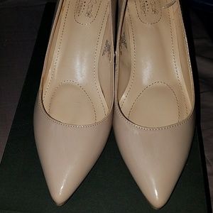 Nude Pumps